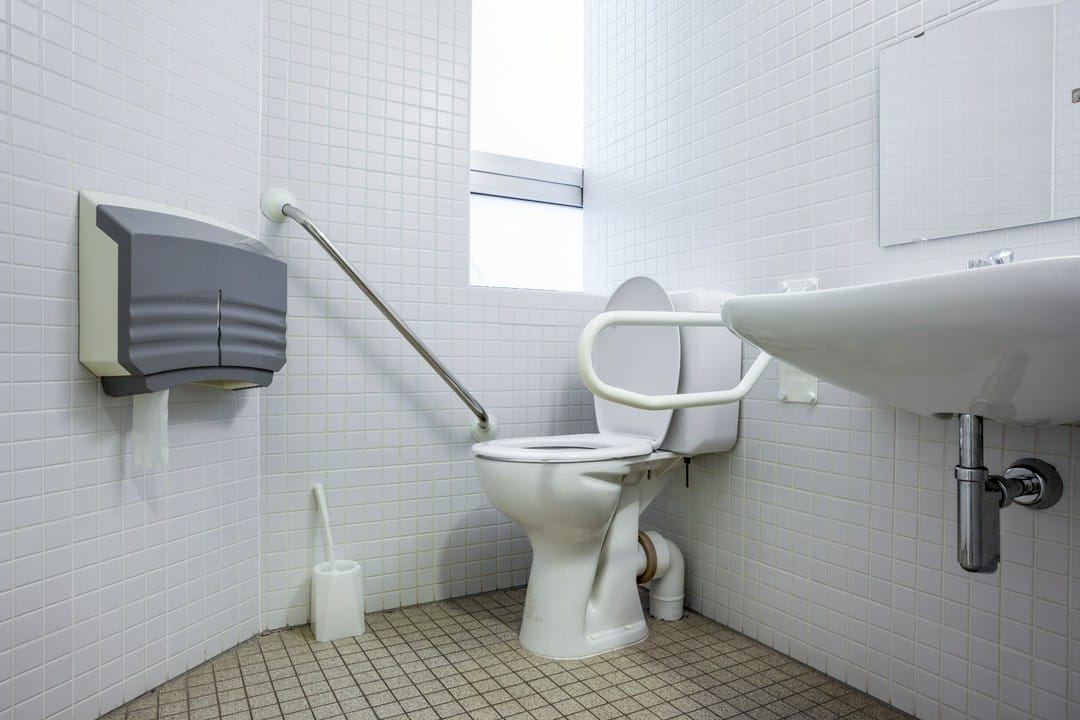 pojemnik na papier w WC