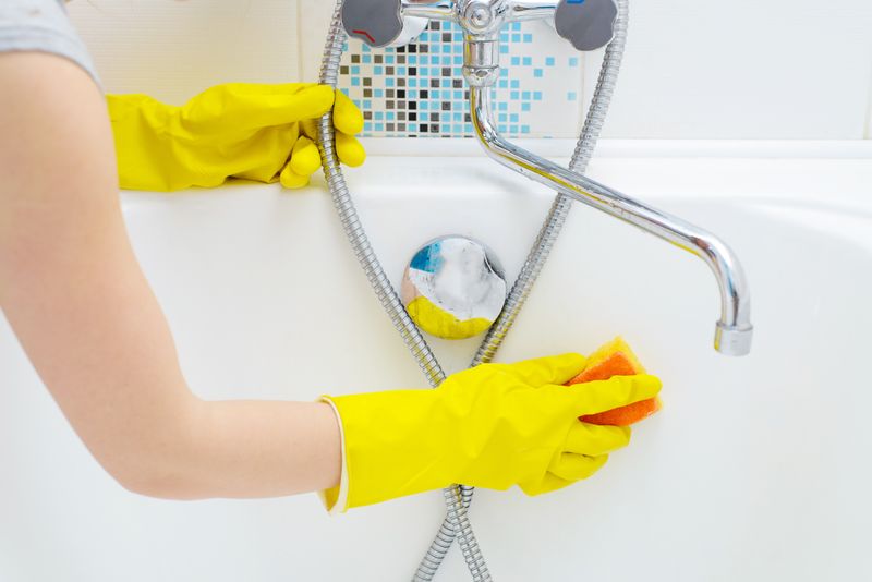 Sprzątanie łazienki - przegląd środków do czyszczenia i usuwania osadów